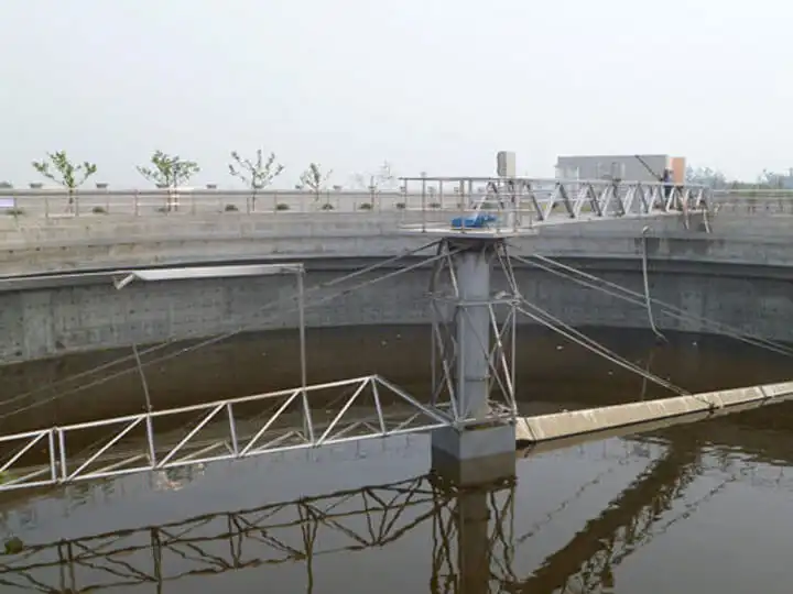 Bridge Supported Sludge Scraper